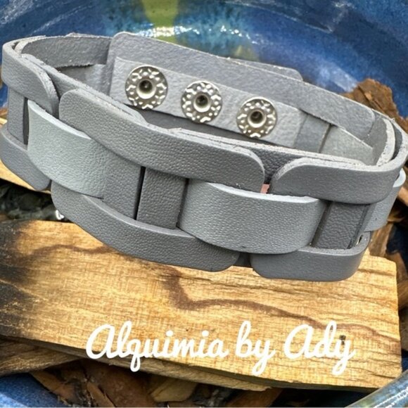 Statement gray weave bracelet cuff - Picture 2 of 2